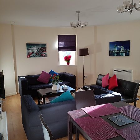 Two Bedrooms, Two Bath, Up To 3 Beds 1 Sofa - Slough Windsor Legoland Kültér fotó